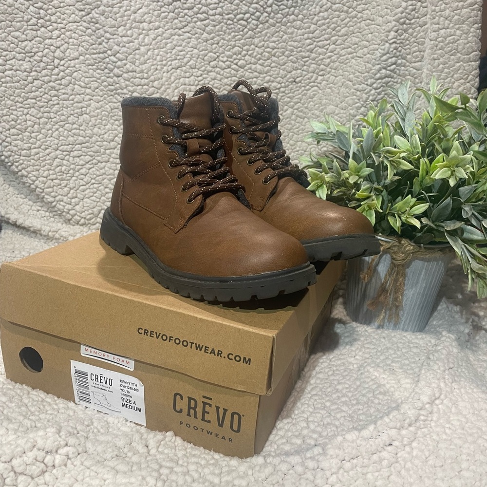 Gently used boys boots size 4